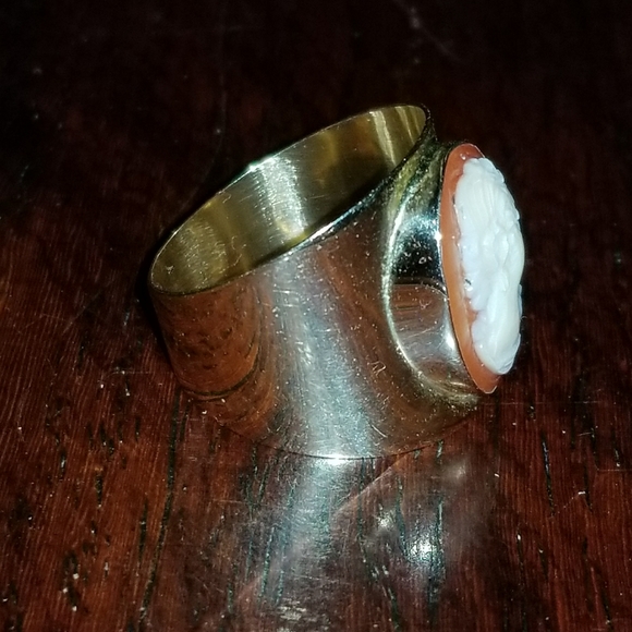 Cameo 14kt Gold Ring - Picture 3 of 8